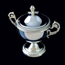 Серебряная сахарница
